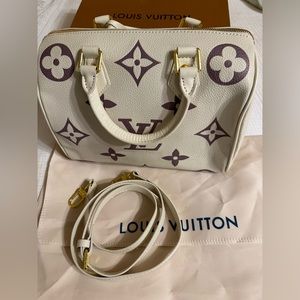 Cream Speedy bag with grey/purple flower, new never used. Designer inspired.